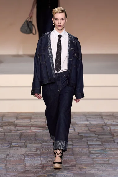 Look 28
